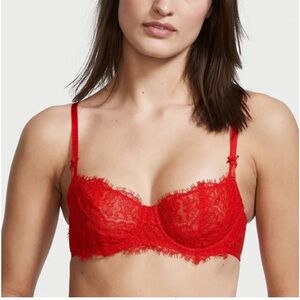 Victorias Secret Dream Angels Lightly Lined Lace Push-up Bra in Red